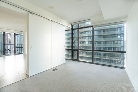 For Lease - 37 Grosvenor Street Unit# 1602, Toronto, Ontario - Photo 4