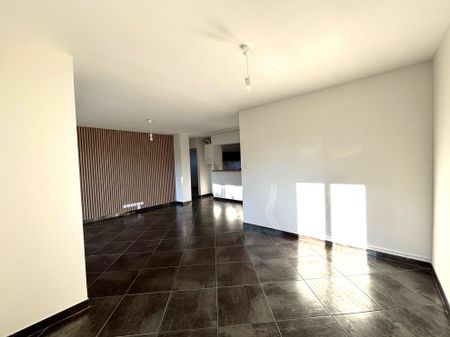 Location Appartement 3 pièces 60m² MARSEILLE 9ème - Photo 2