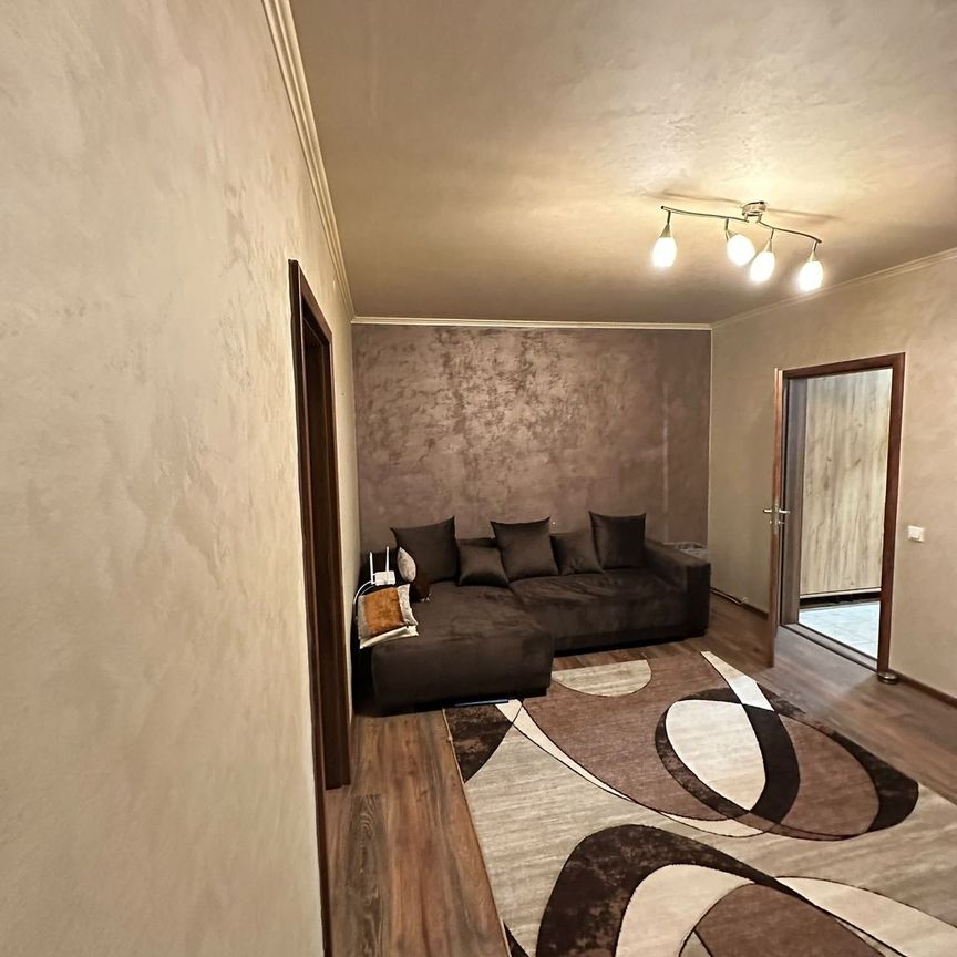 Se închiriază Apartament 2 camere nedecomandat Podul Ros bld Tutora - Photo 1