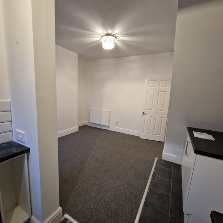 4 Bed Terraced House, Birkenhead Road, CH44 - Photo 1