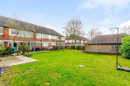 Denison Close, Hampstead Garden Suburb, N2 - Photo 5