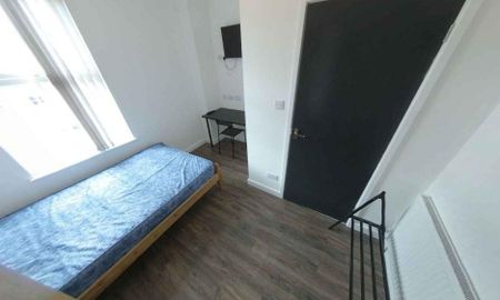 4 bedroom terraced house to rent - Photo 3