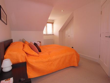 Hill View Road, Woking, Surrey, GU22 7LS - Photo 3