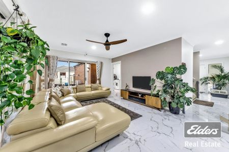 Beautiful double storey opposite the Wyndham Village shopping centre ! - Photo 3