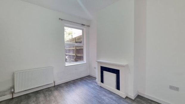 3 bedroom end of terrace house to rent - Photo 1