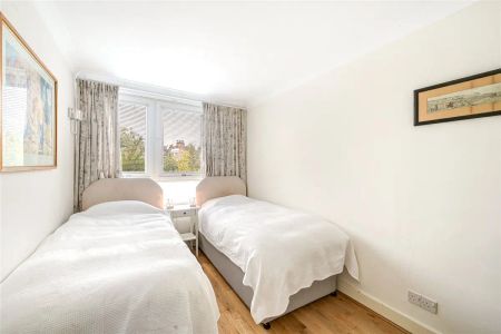 2 bedroom flat in Chelsea Manor Gardens - Photo 3