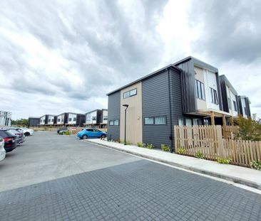 Nearly new townhouse in Avondale - Photo 2