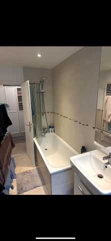 Helles, möbliertes WG-Zimmer an der Münchner Freiheit - Photo 3