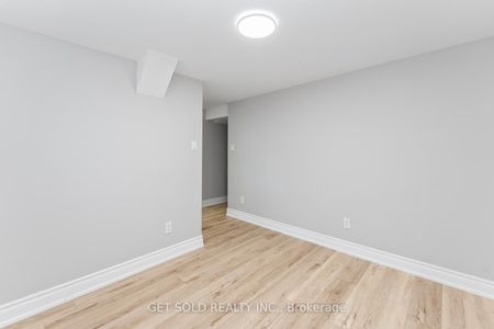 Detached Home For Lease | W8118612 - Photo 4