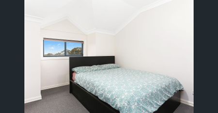 Dual level top floor apartment - East aspect - Photo 2