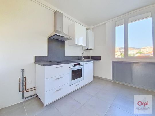 Location Appartement 4 pièces 83m² AJACCIO 20090 - Photo 1