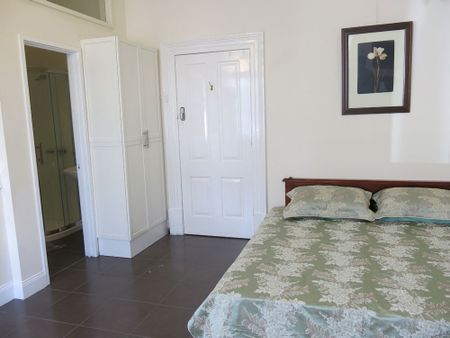COMFORTABLE & AFFORDABLE STUDIO APARTMENT. - Photo 3