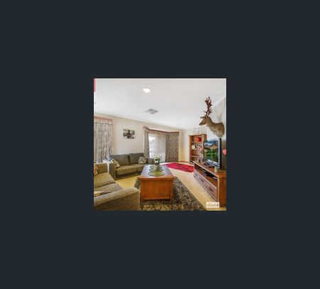 8 Elmslie Circuit, West Wodonga, Vic 3690 - Photo 2