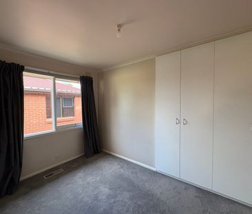 SPACIOUS THREE BEDROOM UNIT! - Photo 3