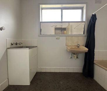 Two Bedroom Unit in a Perfect Location - Photo 4