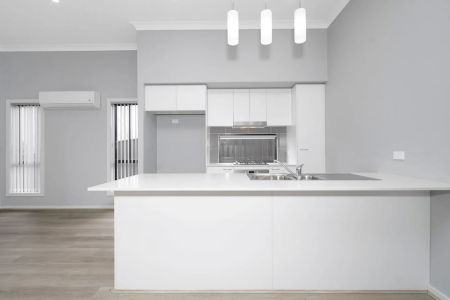 PRESTIGE TOWNHOUSE - Photo 2