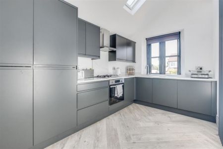 2 bedroom Semi-detached house to rent - Photo 5