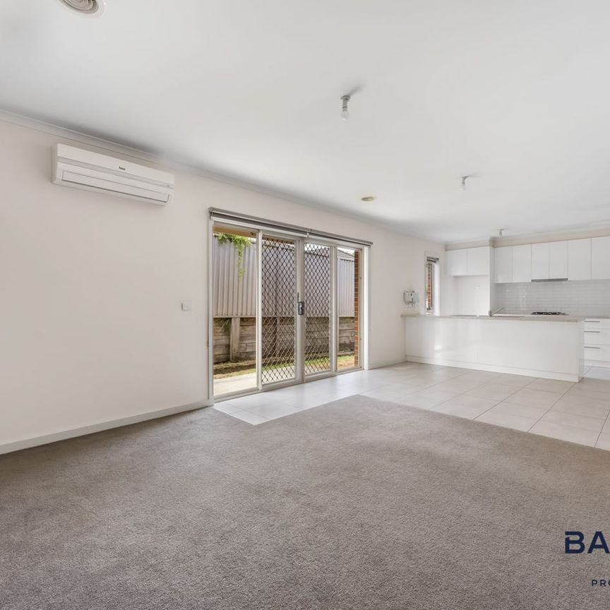 Well Presented Two Bedroom, Two Bathroom Unit in Ballarat North - Photo 1