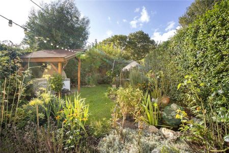 2 bedroom semi-detached house to rent - Photo 3