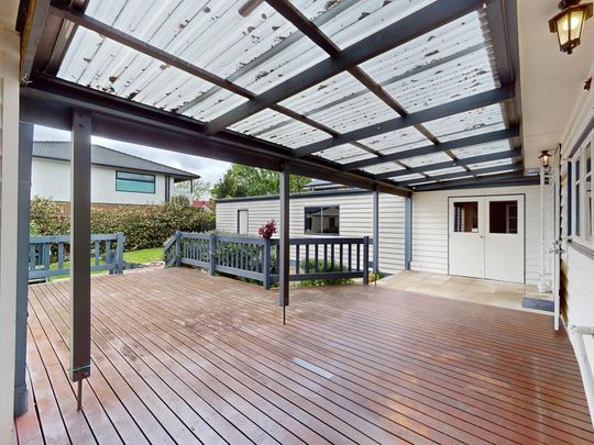 Charming Family Home with Self-Contained Bungalow in Box Hill North - Photo 1