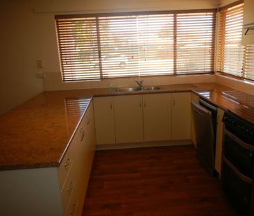 4 BEDROOM, 1 BATHROOM HOUSE IN SADADEEN WITH LOTS OF FAMILY FRIENDL... - Photo 5