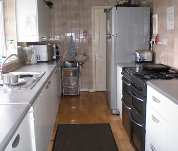 Room in a Shared House, Henleaze Road, BS9 - Photo 5