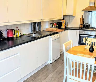 Garendon Gardens Room 5 - Photo 5