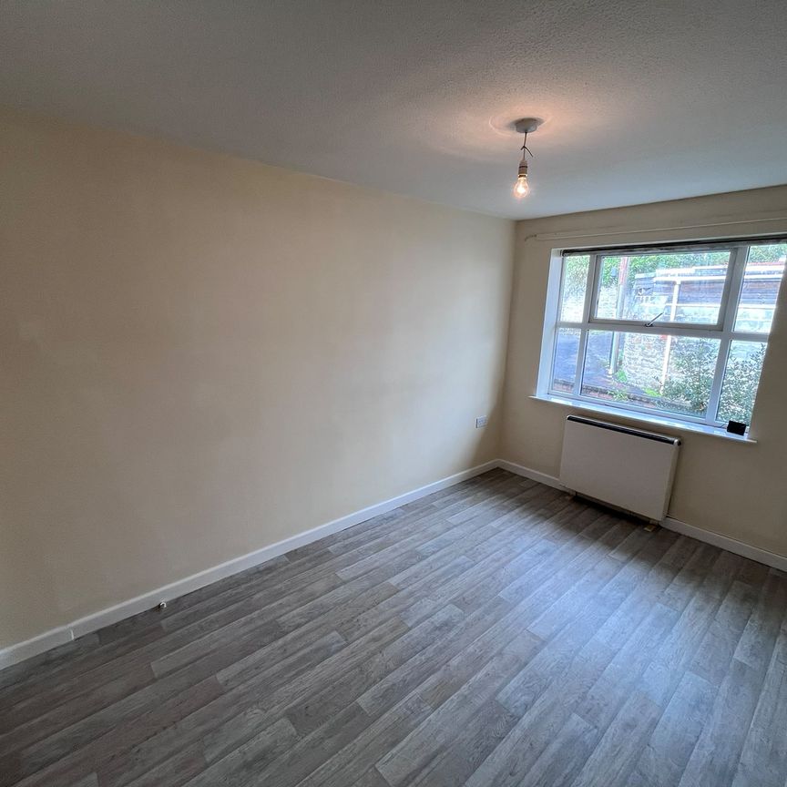 Dumbarton House Court, Bryn Y Mor Crescent, Swansea SA1 4QX - Photo 1