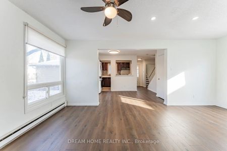 22 Hazelglen Court #Upper level - Photo 2