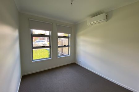 Stylish Townhouse with Street Frontage! - Photo 3