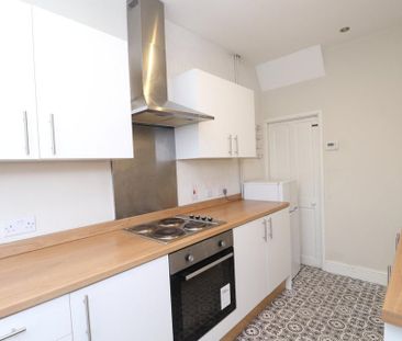 2 bedroom end of terrace house to rent - Photo 3