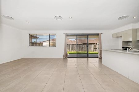 Three Bedroom Duplex - Photo 5