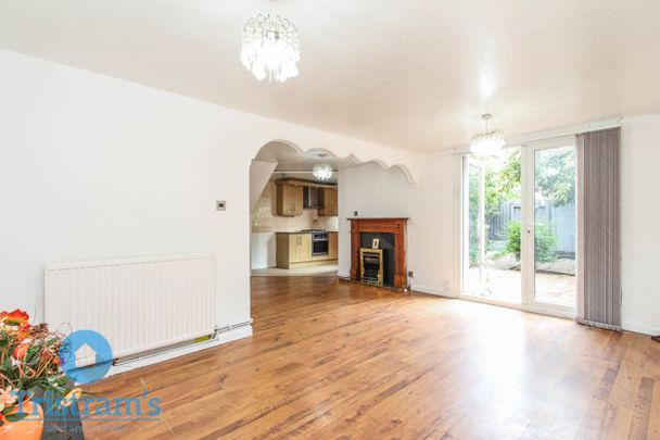 References Pending - 3 bed Semi-Detached House - Photo 1