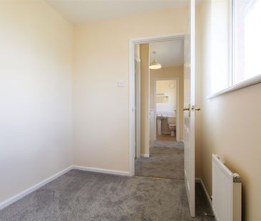 Grenadier Road, Haverhill - Photo 2