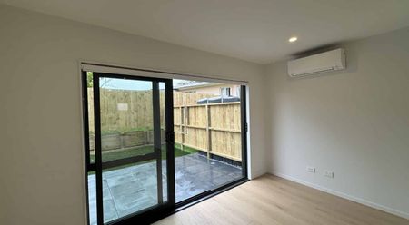 Corner townhouse with great yard - Photo 3