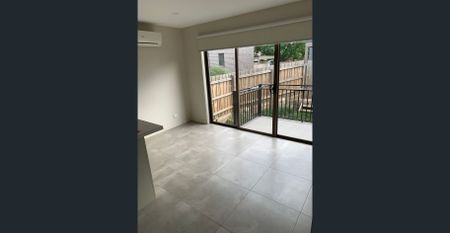 Charming 2-Bedroom Townhouse for Rent - Prime Location! - Photo 4