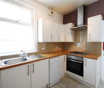 6 Bed - Stannington Avenue, Heaton - Photo 1