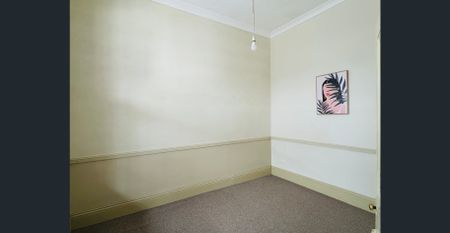 Charming 3 Bedroom Home - Photo 3