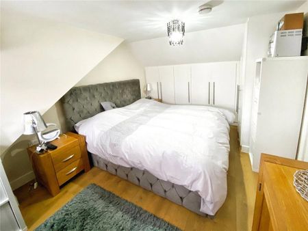 4 bedroom terraced house to rent - Photo 5