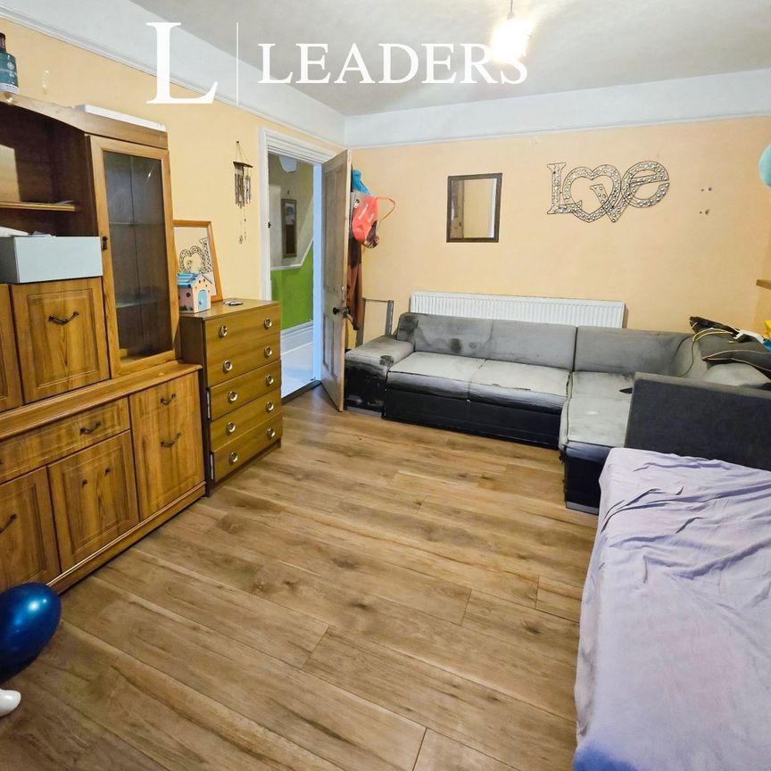 3 bedroom house to rent Colvile Road, PE13 - Photo 1