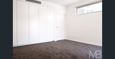 SOPHISTICATED CONTEMPORARY LIVING WITH UNBEATABLE URBAN CONVENIENCE - Photo 5