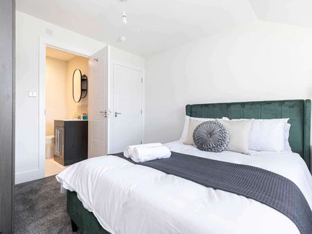 Stunning Double En-Suite Rooms & Office Area Room 2 - Photo 2