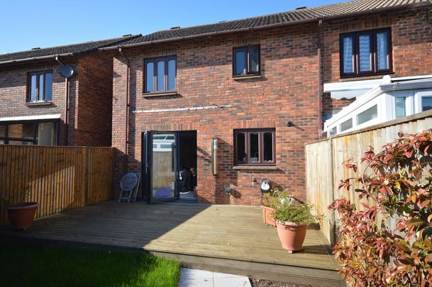 3 bedroom end of terrace house to rent - Photo 1