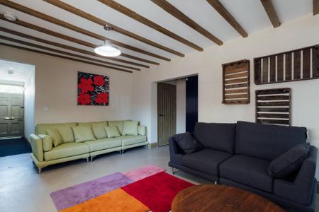6 bedroom house to rent - Photo 2