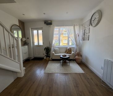 Sharp Close, Aylesbury - Photo 1