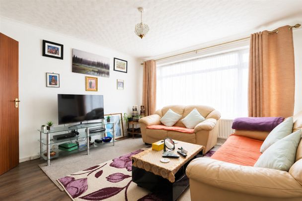 3 bedroom House in Aldwick Close, Farnborough - Photo 1