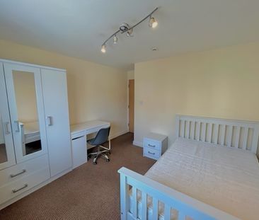 12 Bedroom Student Home – Llanbleddian Gardens - Photo 4
