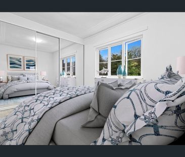 Sun-filled One Bedroom Apartment in Prime Location - Photo 2