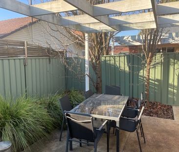 Modern & Low Maintenance - Photo 4