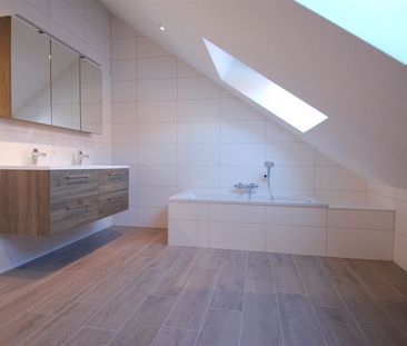 Volledig gerenoveerd duplex-appartement met 2 slaapkamers in het ce... - Foto 4